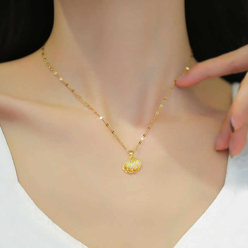 Elegant Shell Pearl Necklace with Rhinestones - Timeless Jewlery for Every Occasion
