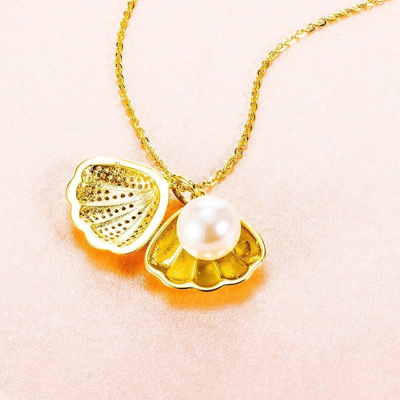 Elegant Shell Pearl Necklace with Rhinestones - Timeless Jewlery for Every Occasion