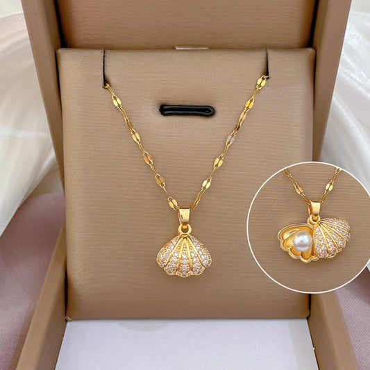 Elegant Shell Pearl Necklace with Rhinestones - Timeless Jewlery for Every Occasion